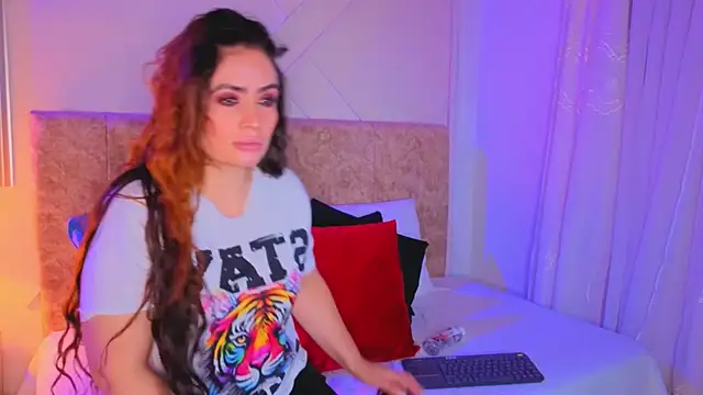 angelinarouse  online show from April 15, 2026, 3:13 am