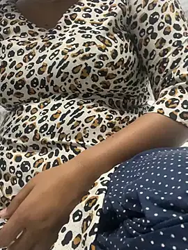 Snapshot of Roshni_cam55 chatting on March 17, 2025, 5:38 pm Roshni cam55 online show from March 17, 2025, 5:38 pm