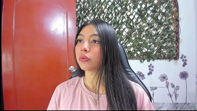 Snapshot of Sarahbrowm_ chatting on September 27, 2025, 5:51 pm Sarahbrowm online show from September 27, 2025, 5:51 pm