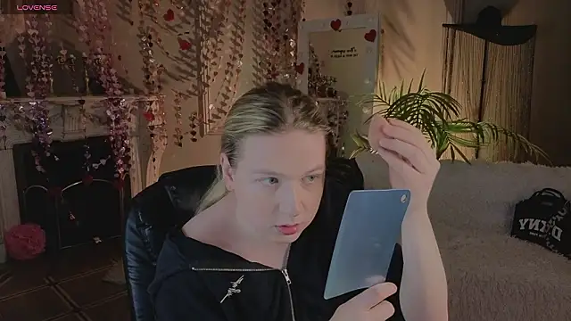 Jes Solar online show from February 24, 2026, 9:02 pm