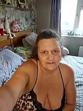 MissQueenBeex online show from December 15, 2025, 11:58 am