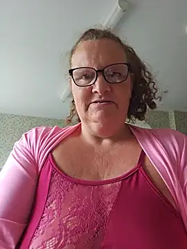 MissQueenBeex online show from July 4, 2026, 7:47 am