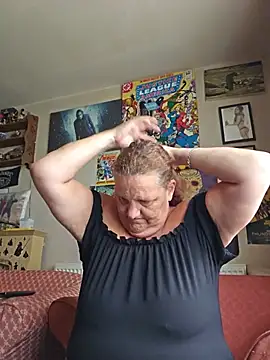 MissQueenBeex online show from July 31, 2026, 7:52 am