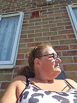 MissQueenBeex online show from August 8, 2026, 1:24 pm