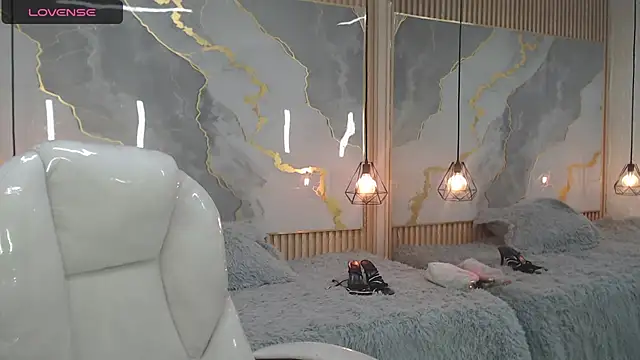 nei girl online show from September 13, 2025, 11:10 am