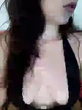 Snapshot of Cris_Redd chatting on April 28, 2026, 11:10 pm Cris Redd online show from April 28, 2026, 11:10 pm