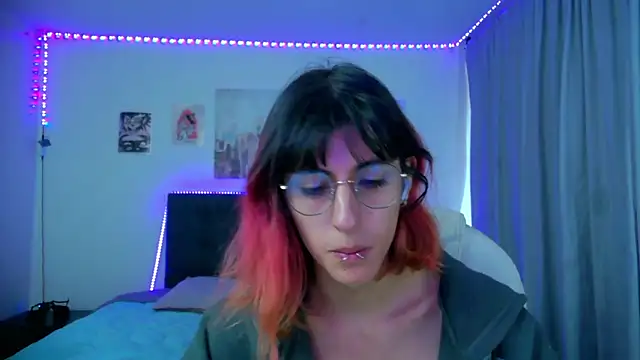 Snapshot of goth_minerva chatting on March 26, 2026, 1:28 pm goth minerva online show from March 26, 2026, 1:28 pm