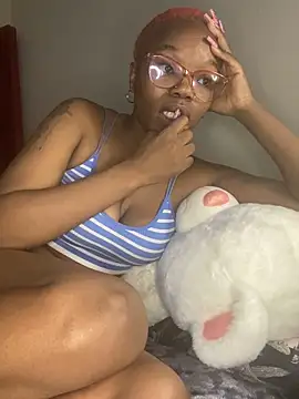 YummyMelanin117 online show from September 18, 2025, 6:43 pm