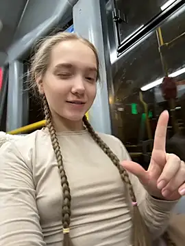 bambi lu online show from November 19, 2025, 5:35 pm