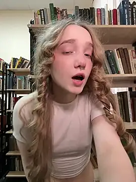 Snapshot of bambi_lu chatting on May 18, 2026, 3:18 pm bambi lu online show from May 18, 2026, 3:18 pm