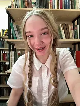 Snapshot of bambi_lu chatting on May 19, 2026, 4:35 pm bambi lu online show from May 19, 2026, 4:35 pm