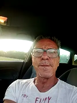Snapshot of Deddyitalia3 chatting on June 17, 2026, 5:58 pm Deddyitalia3 online show from June 17, 2026, 5:58 pm
