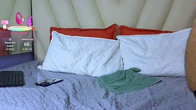 Hotboy21  online show from October 31, 2025, 3:46 pm