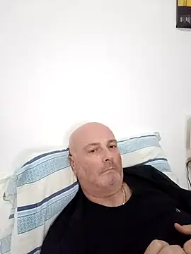 Alexis Bull online show from October 2, 2025, 1:40 pm