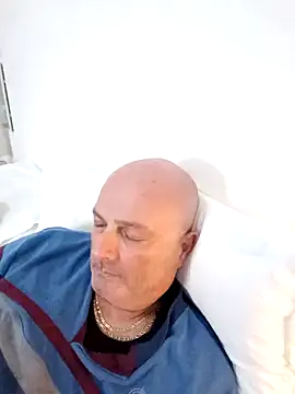 Alexis Bull online show from October 6, 2025, 9:23 pm