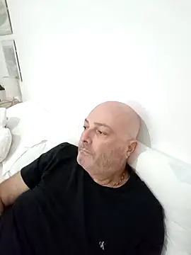 Alexis Bull online show from October 9, 2025, 9:18 am