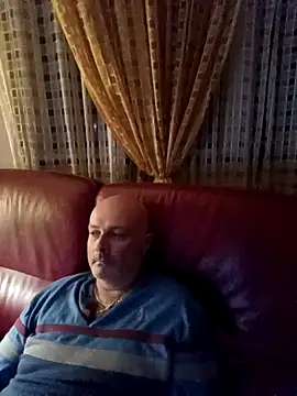 Alexis Bull online show from October 9, 2025, 9:35 pm