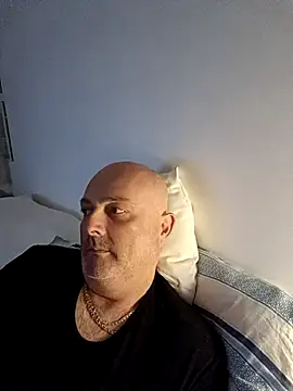 Alexis Bull online show from December 2, 2025, 11:45 pm