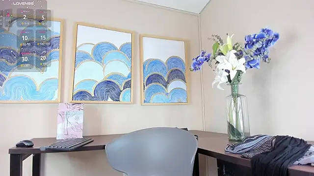 andrea xoe  online show from November 18, 2025, 5:06 pm