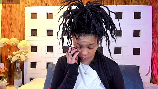 andrea xoe  online show from March 17, 2026, 1:36 pm