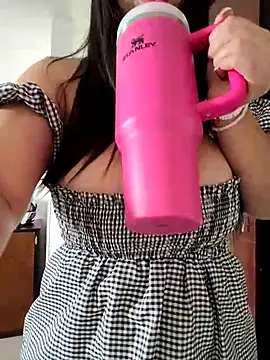 Snapshot of Yuli_Mars chatting on June 25, 2026, 3:49 pm Yuli Mars online show from June 25, 2026, 3:49 pm
