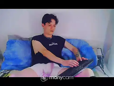 santihot089 online show from February 13, 2026, 9:00 pm