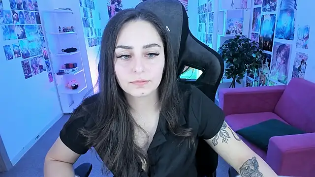 ValeriiMills online show from March 4, 2026, 2:45 pm