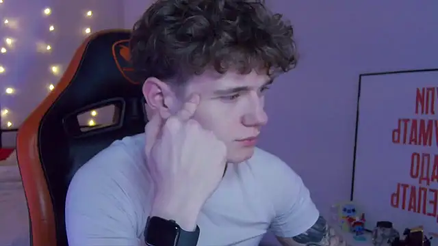 DanyDavis online show from November 28, 2025, 5:04 pm