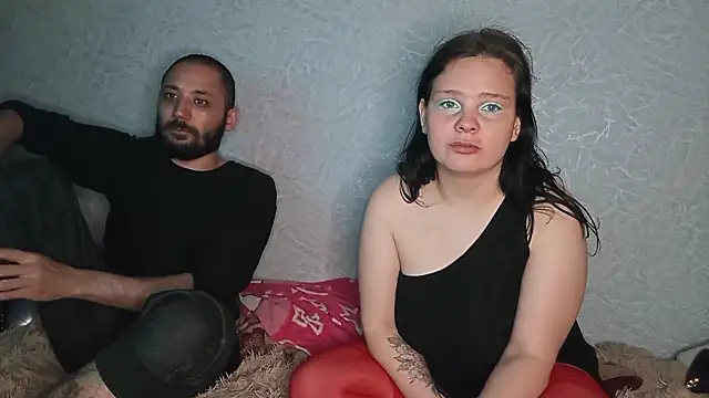 SweetPiggyx online show from April 25, 2026, 5:43 pm