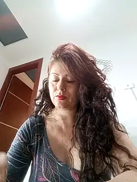 lunadicty online show from September 10, 2025, 10:43 pm