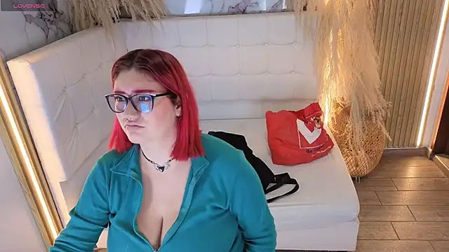 Cerecitaa02  online show from April 13, 2026, 11:43 pm