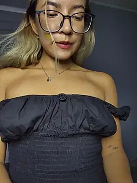 Pretty roxxyy online show from February 8, 2026, 12:25 am