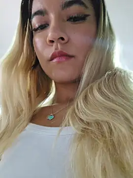 Pretty roxxyy online show from May 17, 2026, 11:28 am