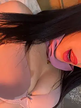 QueenLujaine online show from March 5, 2026, 8:05 pm