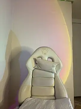 Baby  Otaku online show from October 10, 2025, 10:31 pm