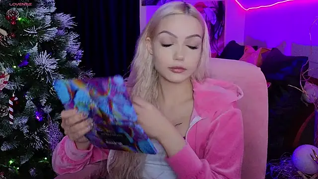 LinaLirian online show from January 14, 2026, 1:39 pm