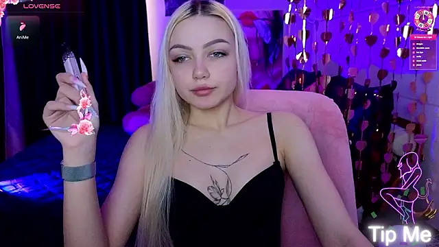 LinaLirian online show from February 25, 2026, 10:03 am