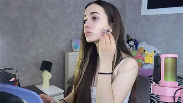 CupSizeGirl online show from April 15, 2026, 9:49 am