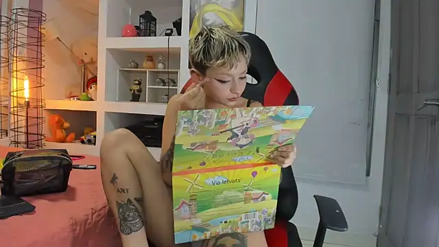 Snapshot of angels_petite_ chatting on September 10, 2025, 2:22 am angels petite online show from September 10, 2025, 2:22 am