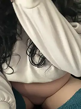 Snapshot of RaveBae chatting on February 20, 2026, 5:02 pm RaveBae online show from February 20, 2026, 5:02 pm