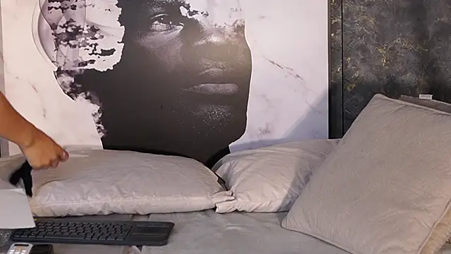 Susan wall online show from February 21, 2026, 12:39 pm