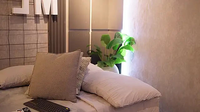 Susan wall online show from April 15, 2026, 1:51 pm