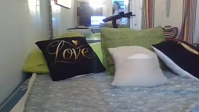 hotCOUPLEPETRA online show from February 17, 2026, 6:32 am