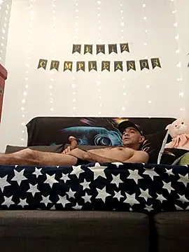 hotCOUPLEPETRA online show from April 3, 2026, 12:08 am