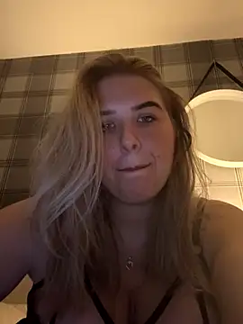 CutieCurvyGirlxo online show from October 10, 2025, 11:59 pm