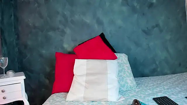 GingerMoon  online show from April 6, 2026, 7:15 pm