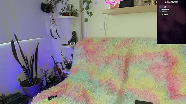 sarahminage  online show from February 12, 2026, 6:03 pm