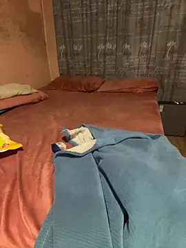 naughty thick online show from September 24, 2025, 6:33 pm