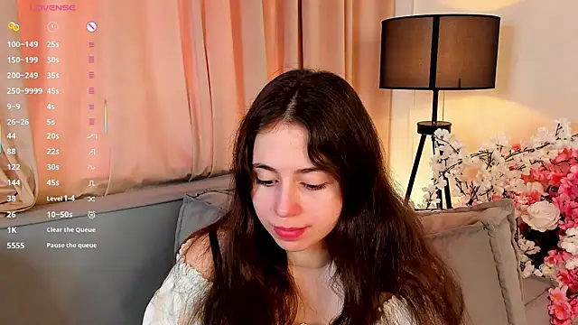 JulianaChapel online show from September 15, 2025, 8:14 am