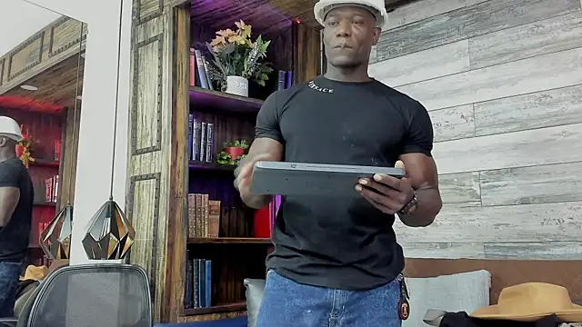 Snapshot of MarcusBlack_ chatting on August 5, 2026, 11:46 am MarcusBlack online show from August 5, 2026, 11:46 am